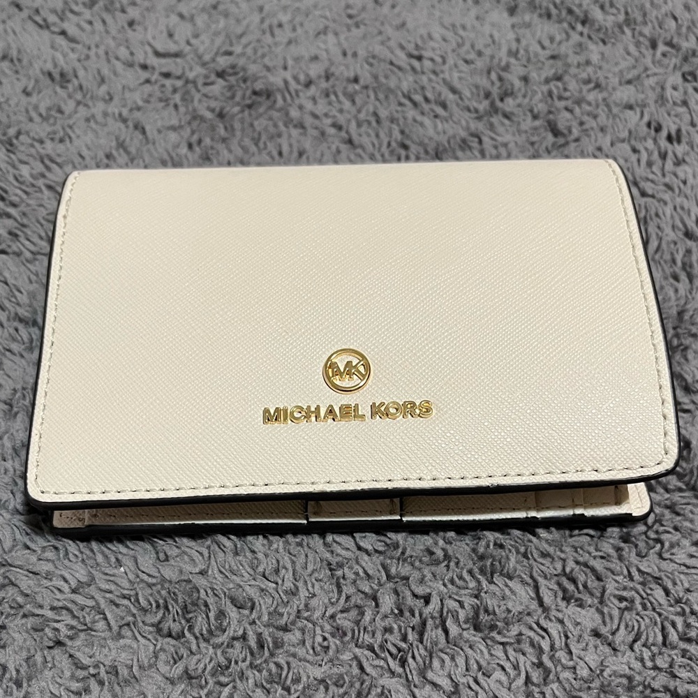 NWT! Michael Kors Jet Set Charm Medium Slim Wallet